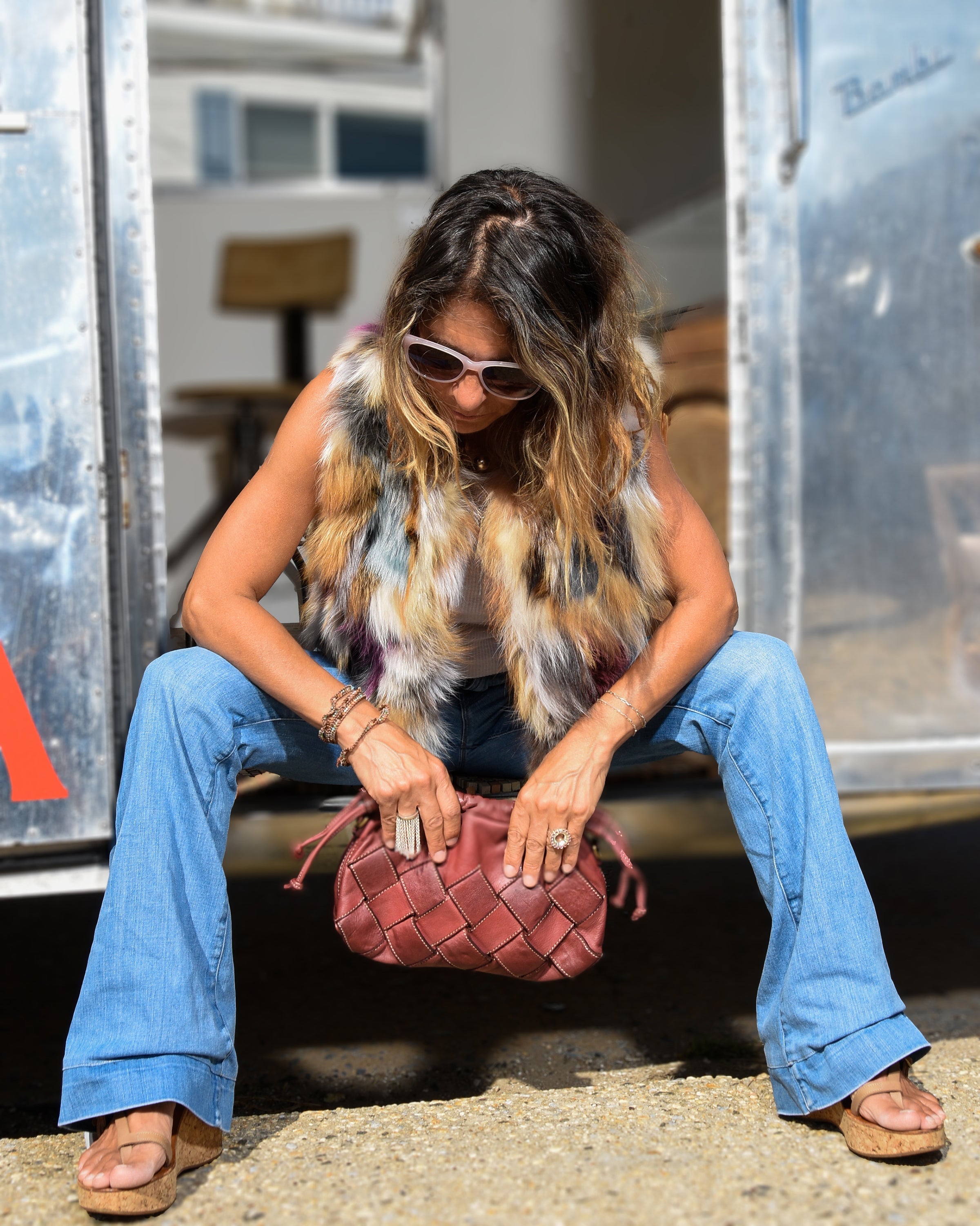 The Handbag Trends Defining 2026: Earthy Neutrals, Mini Bags & the Sling That Won’t Quit