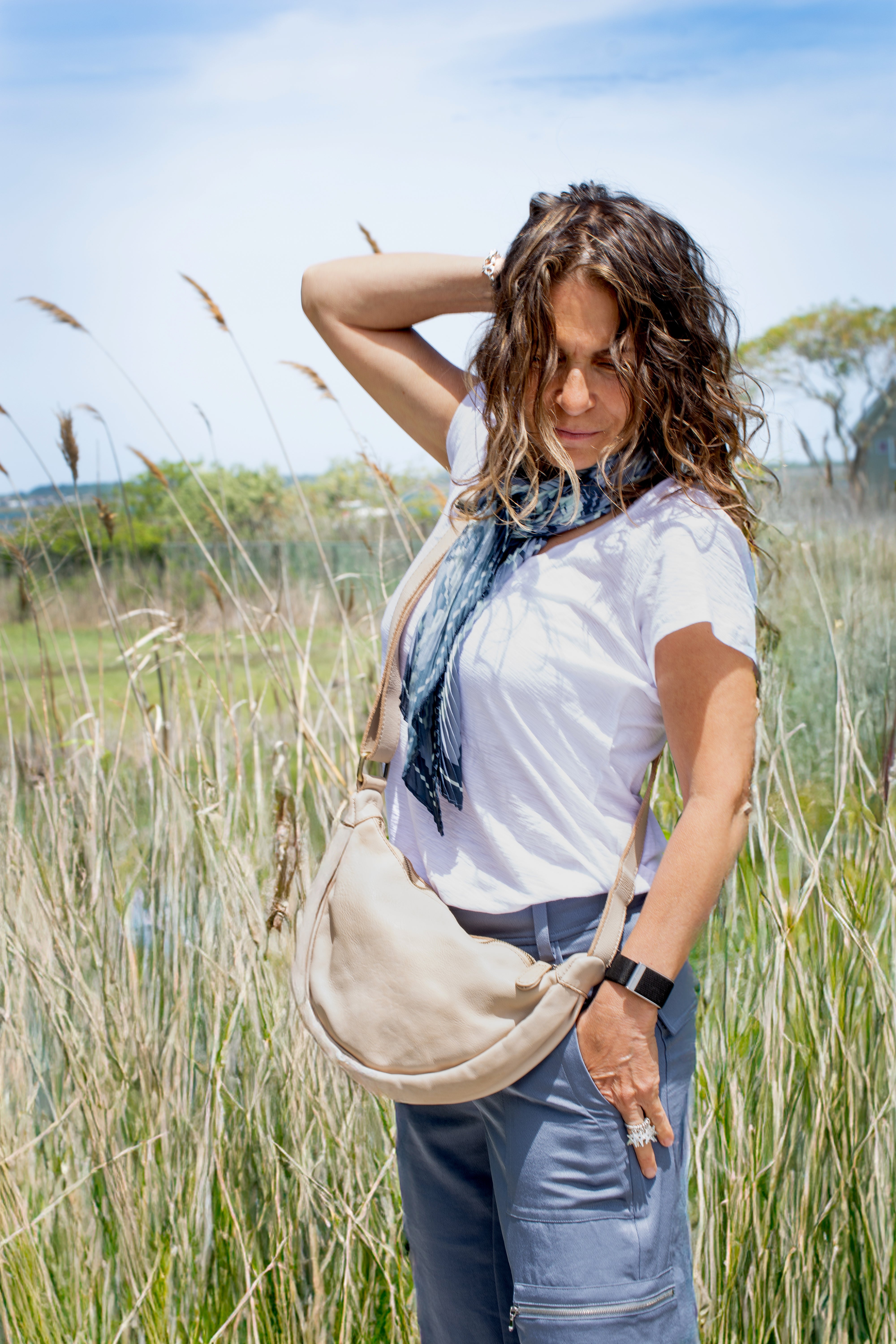 Hug Hobo in Light Taupe