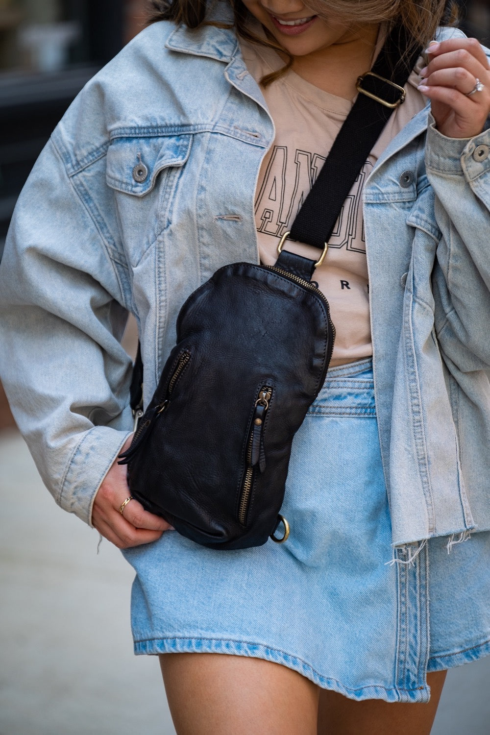 Logan Sling in Black