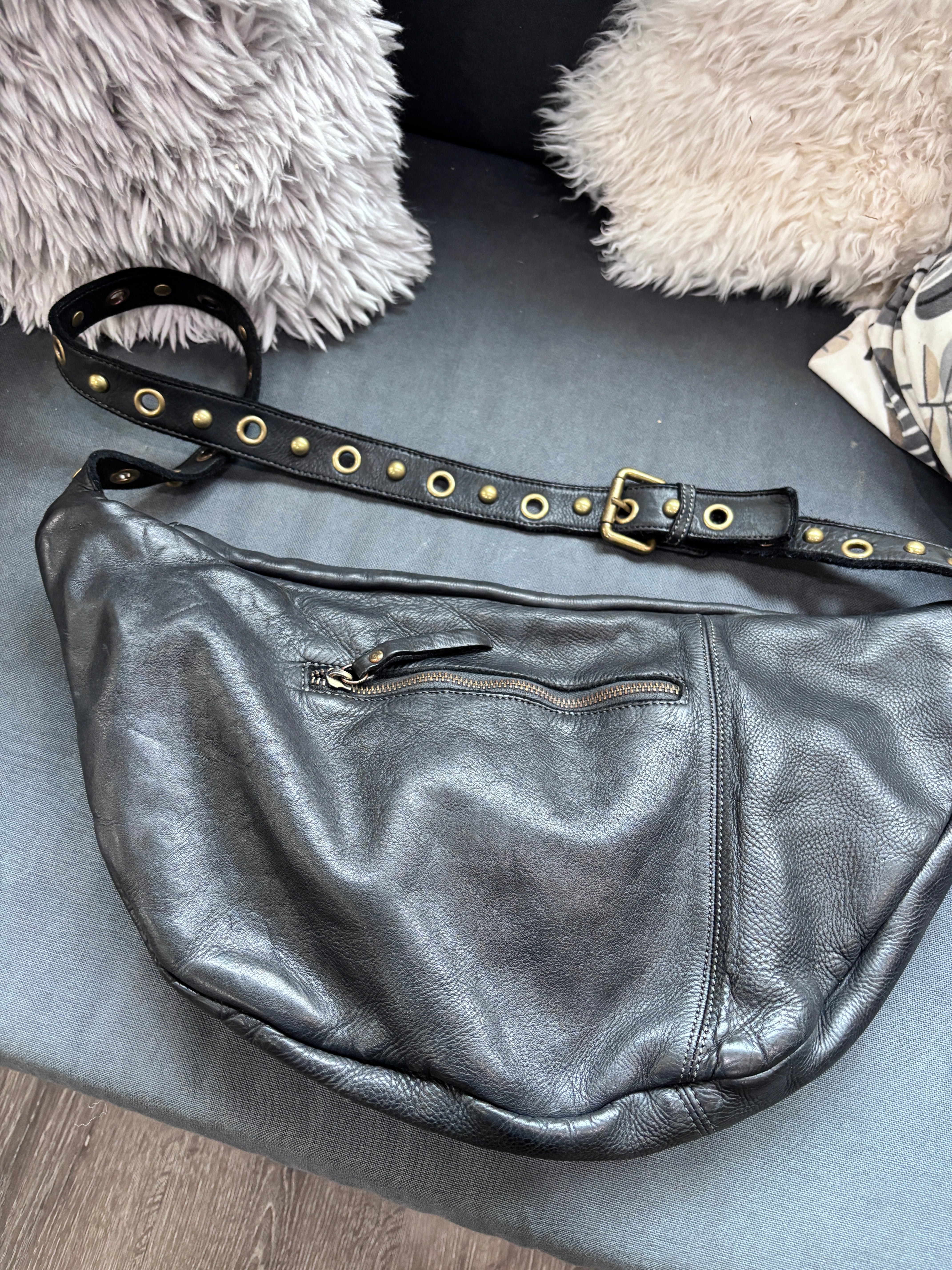 Sample Sale - Bella Sling in Black