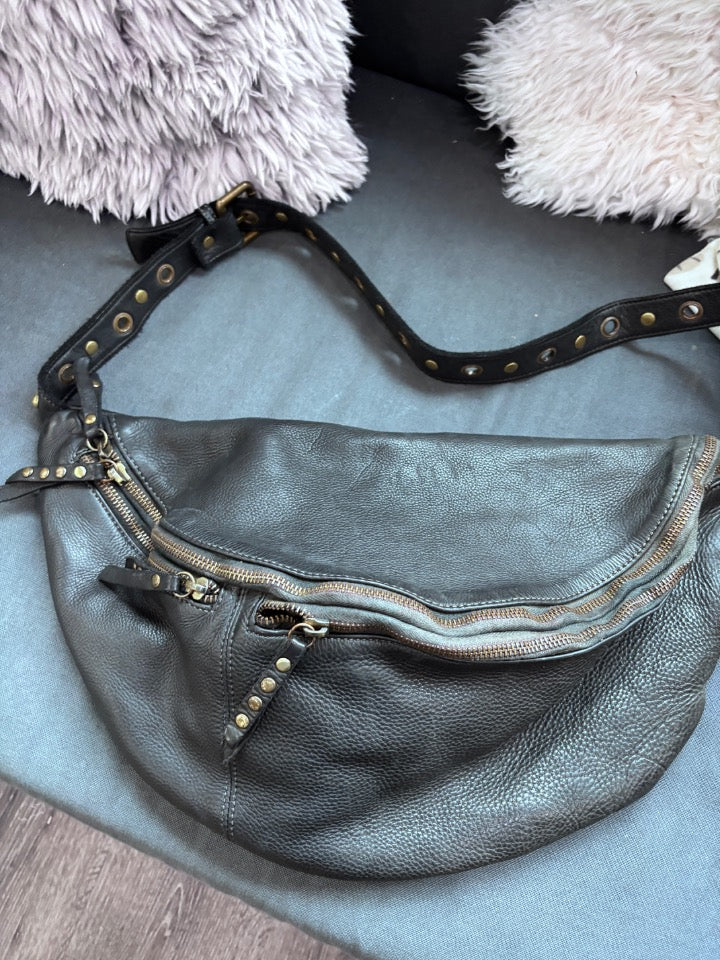 Sample Sale - Bella Sling in Black